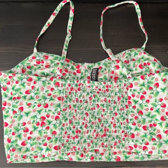 *SOLD* H&M Dividend Crop Top - Picture 2 of 3